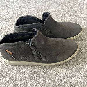Ecco women’s size 7 sneakers / booties